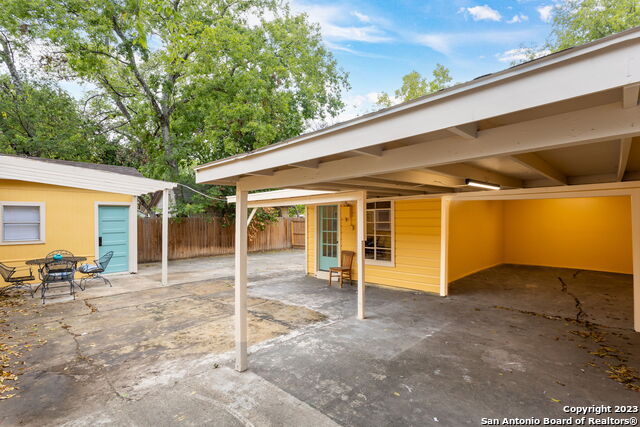 Listing photo id 22 for 305 Kendalia