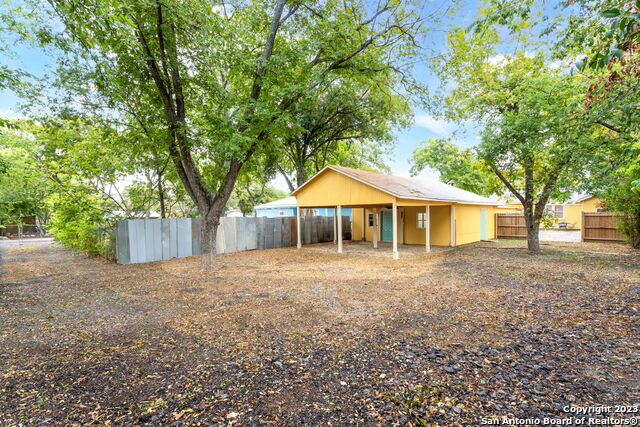 Listing photo id 24 for 305 Kendalia