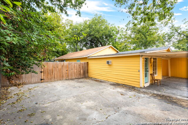 Listing photo id 26 for 305 Kendalia