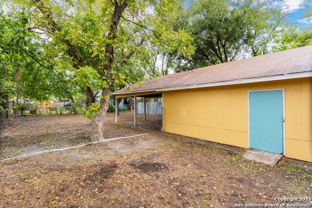 Listing photo id 27 for 305 Kendalia
