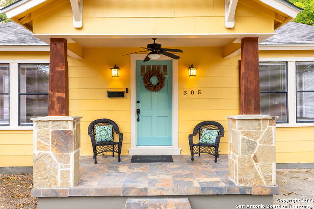 Listing photo id 2 for 305 Kendalia
