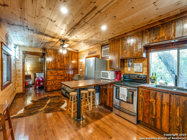 Listing photo id 16 for 2831 County Road 430