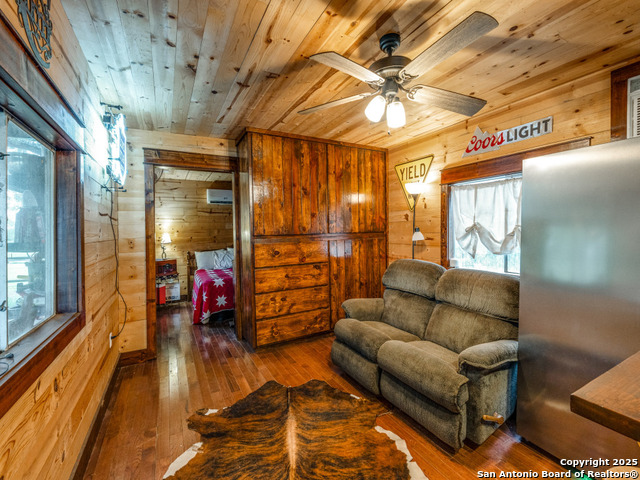 Listing photo id 18 for 2831 County Road 430