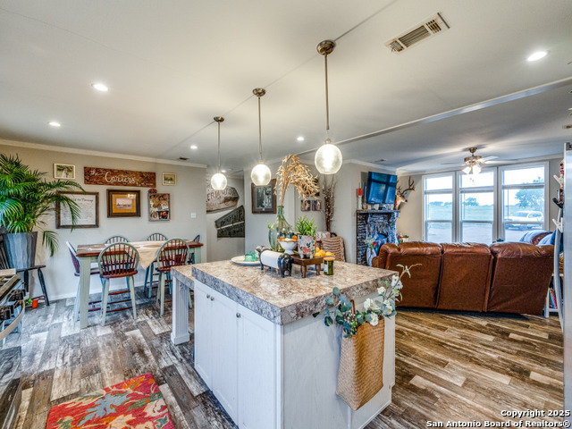 Listing photo id 5 for 2831 County Road 430