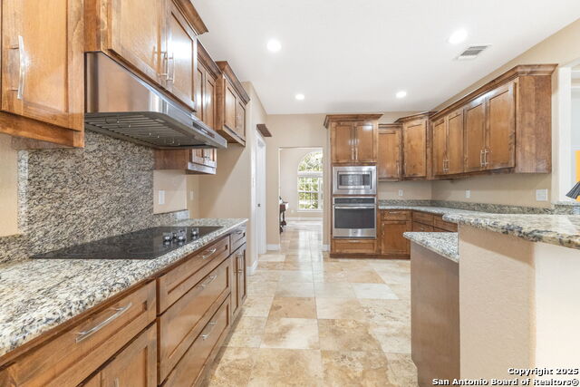Listing photo id 9 for 22919 Hightop