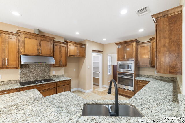 Listing photo id 10 for 22919 Hightop