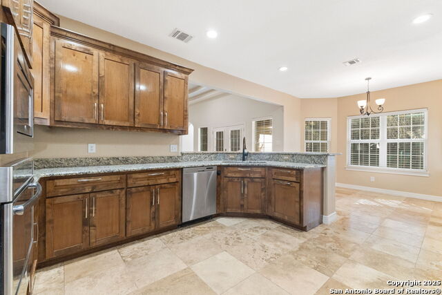 Listing photo id 11 for 22919 Hightop