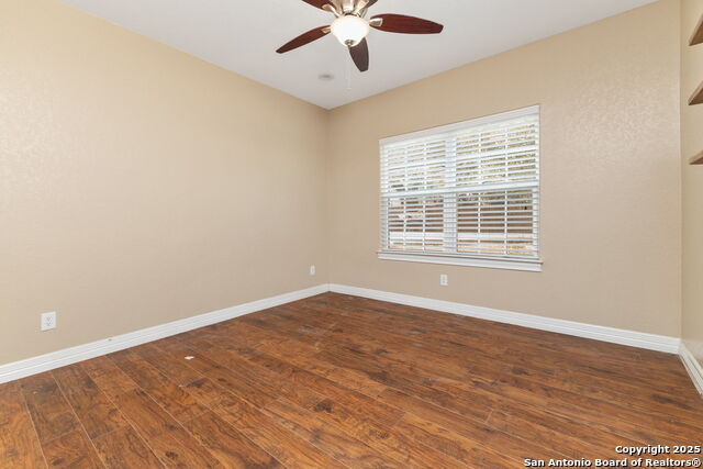 Listing photo id 12 for 22919 Hightop