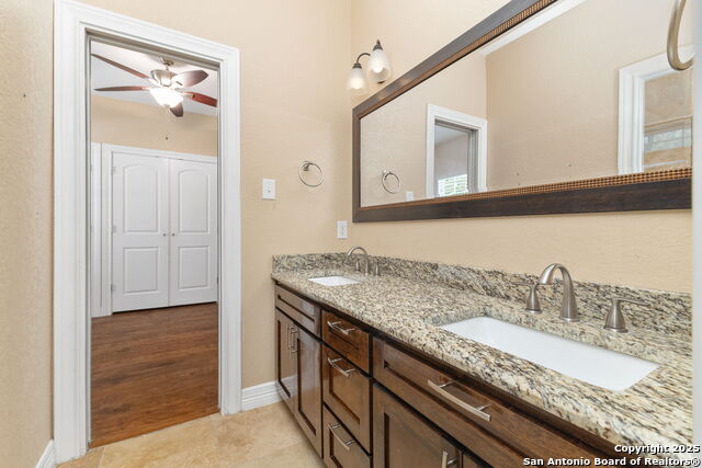 Listing photo id 15 for 22919 Hightop