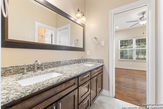 Listing photo id 17 for 22919 Hightop