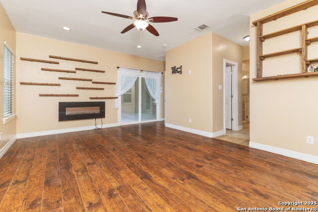 Listing photo id 21 for 22919 Hightop