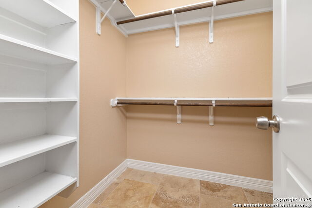 Listing photo id 22 for 22919 Hightop