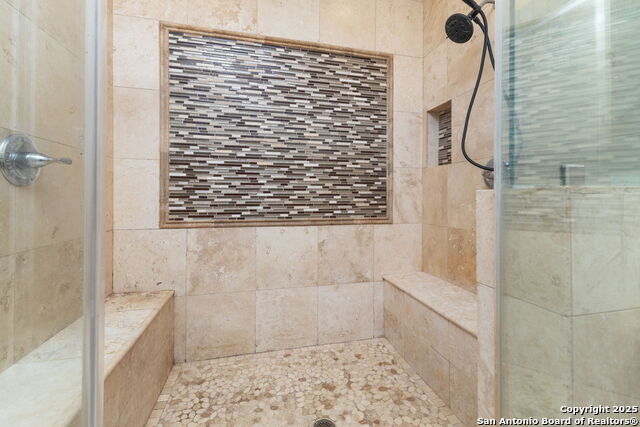 Listing photo id 25 for 22919 Hightop