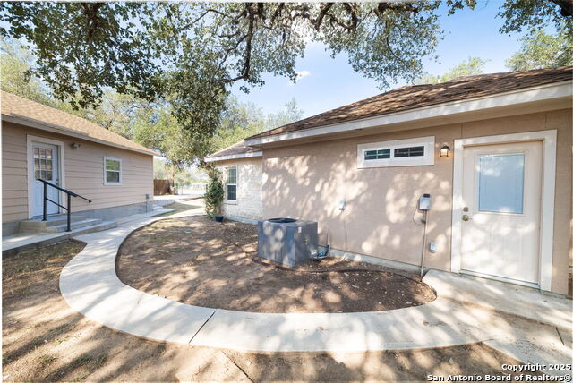 Listing photo id 29 for 22919 Hightop