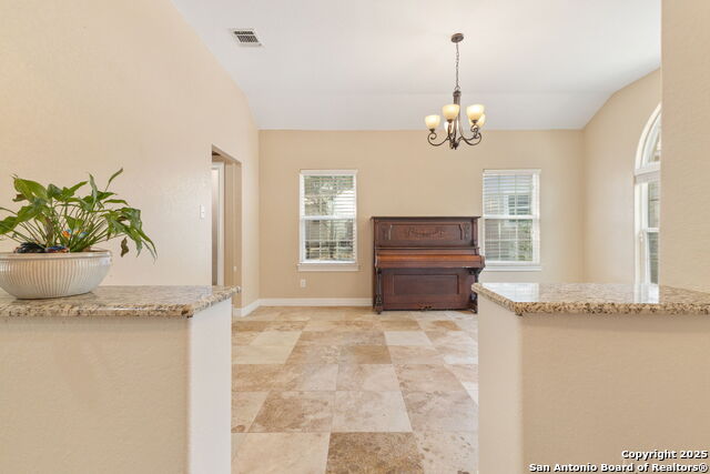 Listing photo id 2 for 22919 Hightop