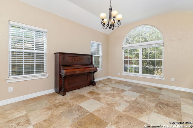 Listing photo id 3 for 22919 Hightop