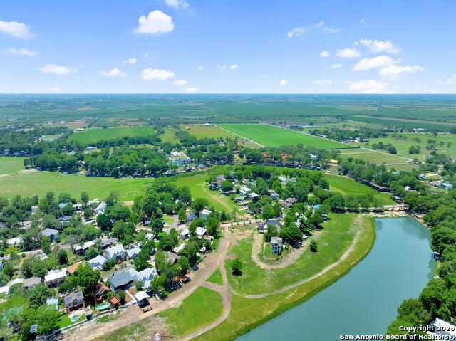 Listing photo id 19 for 551 Terminal Loop D3