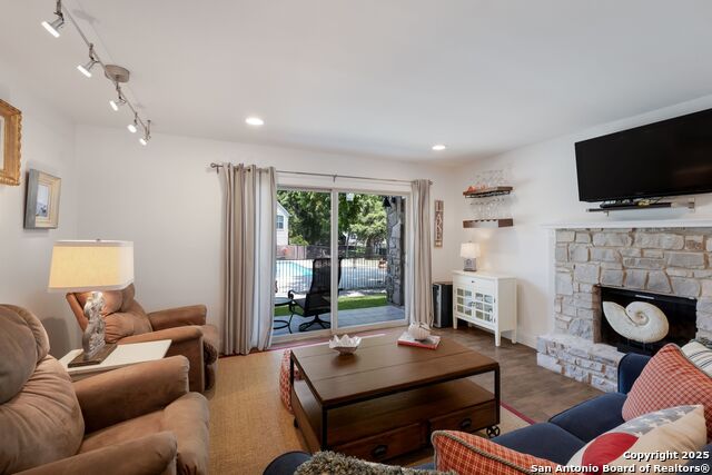 Listing photo id 4 for 551 Terminal Loop D3
