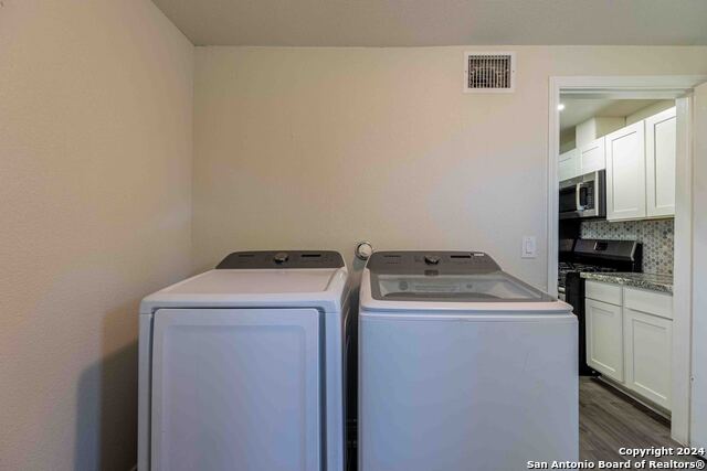Listing photo id 12 for 1309 Quintana Rd