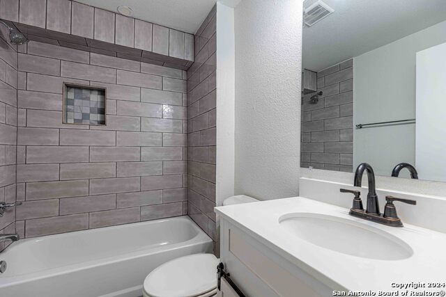 Listing photo id 13 for 1309 Quintana Rd