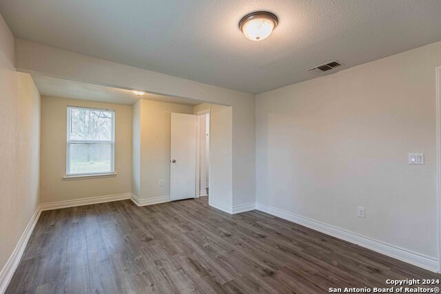 Listing photo id 15 for 1309 Quintana Rd
