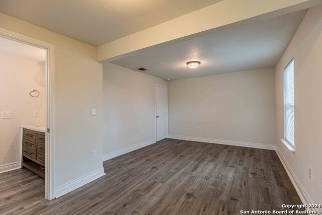 Listing photo id 16 for 1309 Quintana Rd