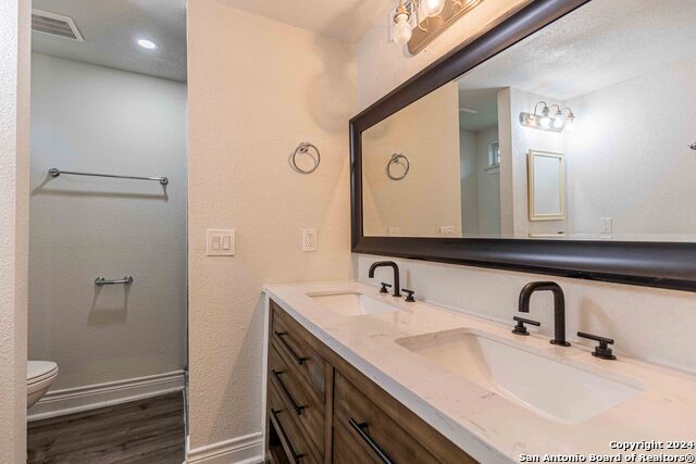 Listing photo id 17 for 1309 Quintana Rd