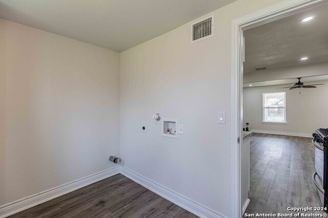 Listing photo id 21 for 1309 Quintana Rd