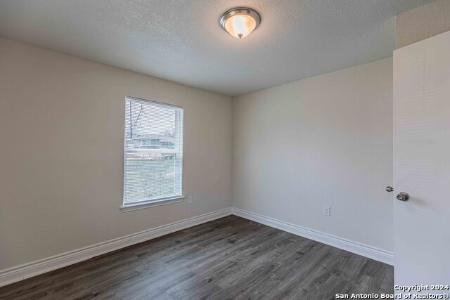 Listing photo id 24 for 1309 Quintana Rd