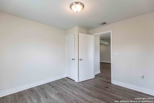 Listing photo id 25 for 1309 Quintana Rd