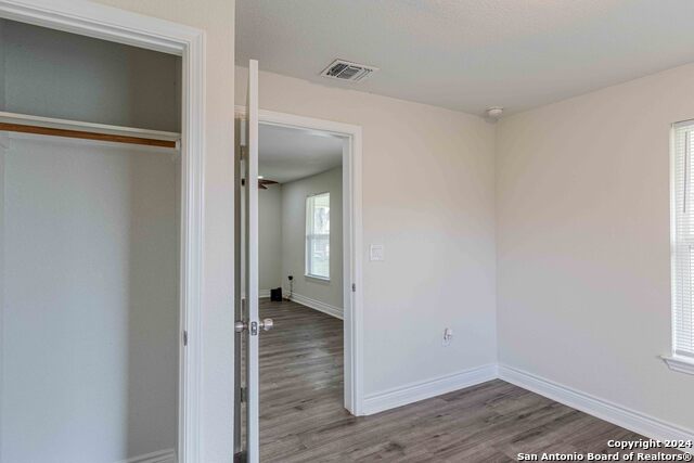 Listing photo id 26 for 1309 Quintana Rd
