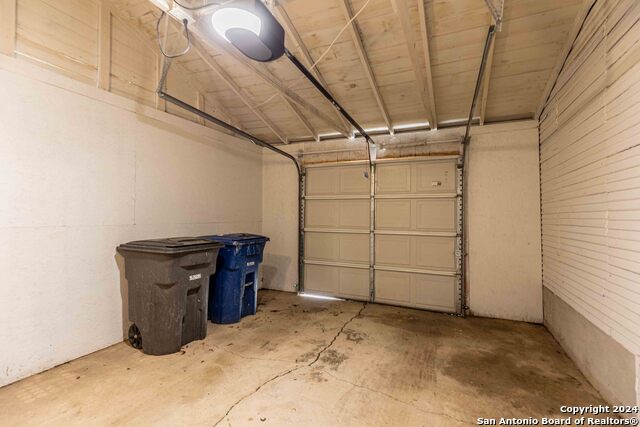 Listing photo id 29 for 1309 Quintana Rd