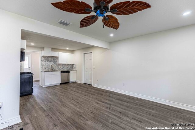 Listing photo id 3 for 1309 Quintana Rd