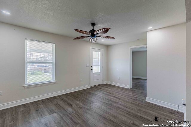 Listing photo id 4 for 1309 Quintana Rd