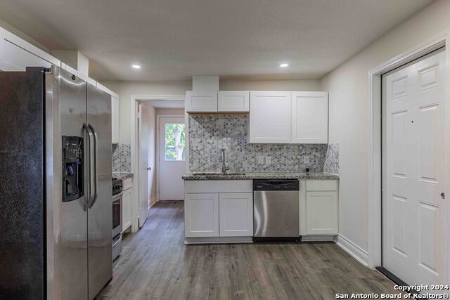 Listing photo id 6 for 1309 Quintana Rd