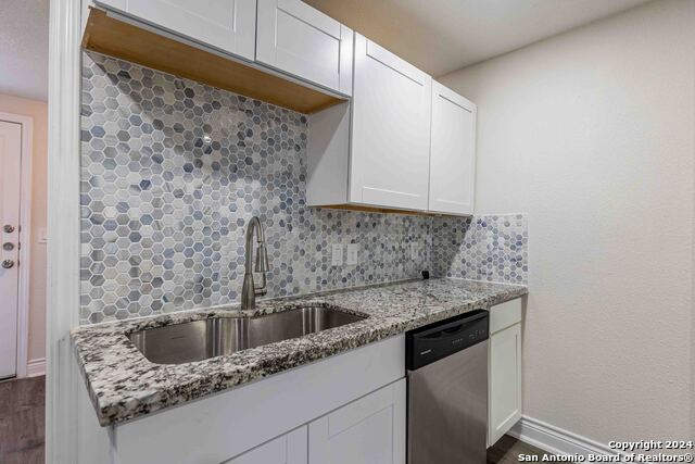 Listing photo id 7 for 1309 Quintana Rd