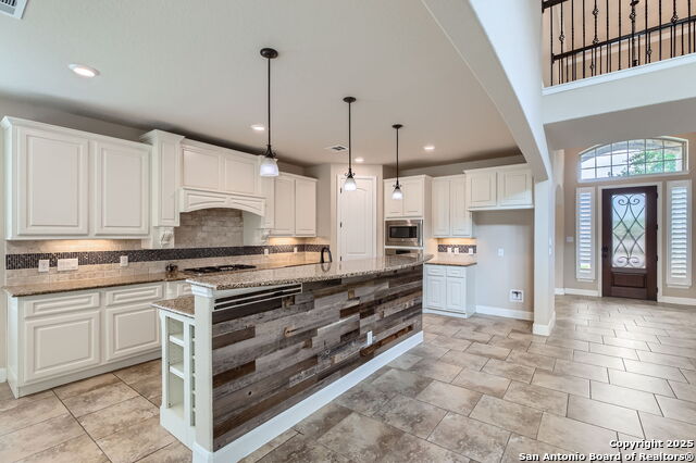 Listing photo id 9 for 16918 Sonoma