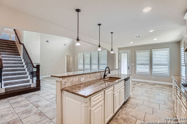 Listing photo id 11 for 16918 Sonoma