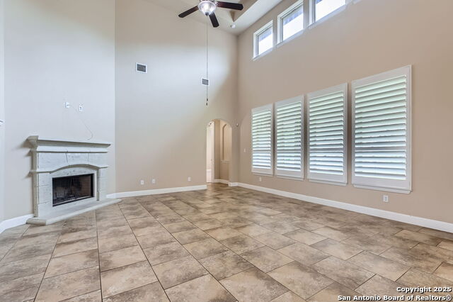 Listing photo id 3 for 16918 Sonoma