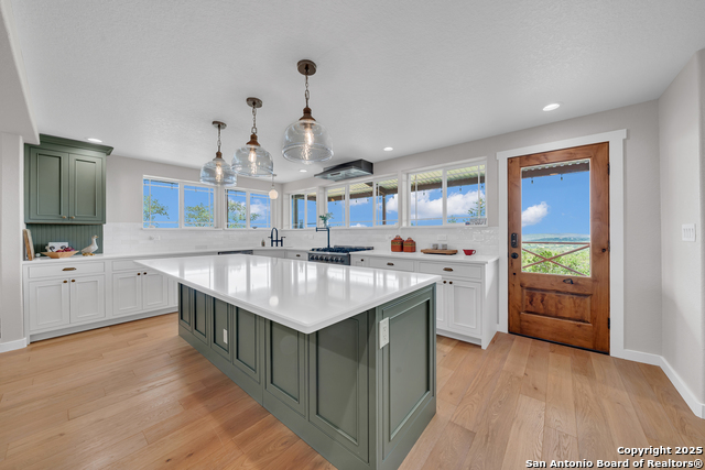 Listing photo id 16 for 1724 Caprock