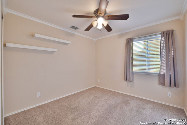 Listing photo id 9 for 2392 Medina