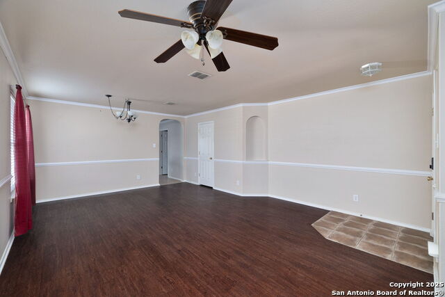Listing photo id 13 for 2392 Medina