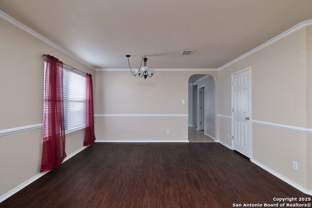 Listing photo id 14 for 2392 Medina