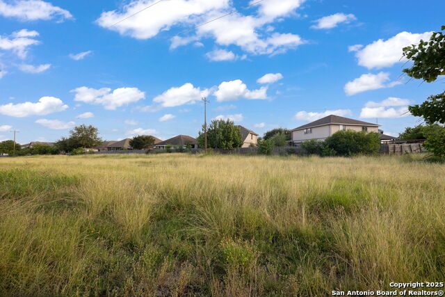 Listing photo id 17 for 2392 Medina