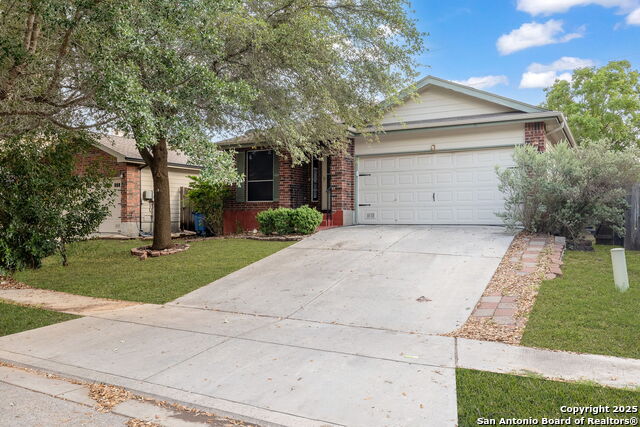 Listing photo id 18 for 2392 Medina