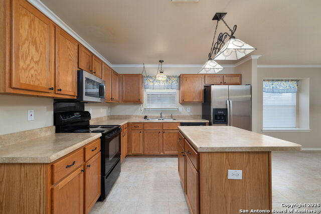 Listing photo id 1 for 2392 Medina