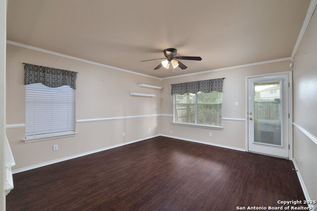 Listing photo id 4 for 2392 Medina