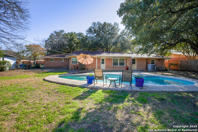 Image 10 of 34 For 215 Five Oaks