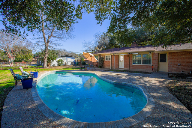Image 12 of 34 For 215 Five Oaks