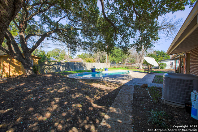 Image 14 of 34 For 215 Five Oaks